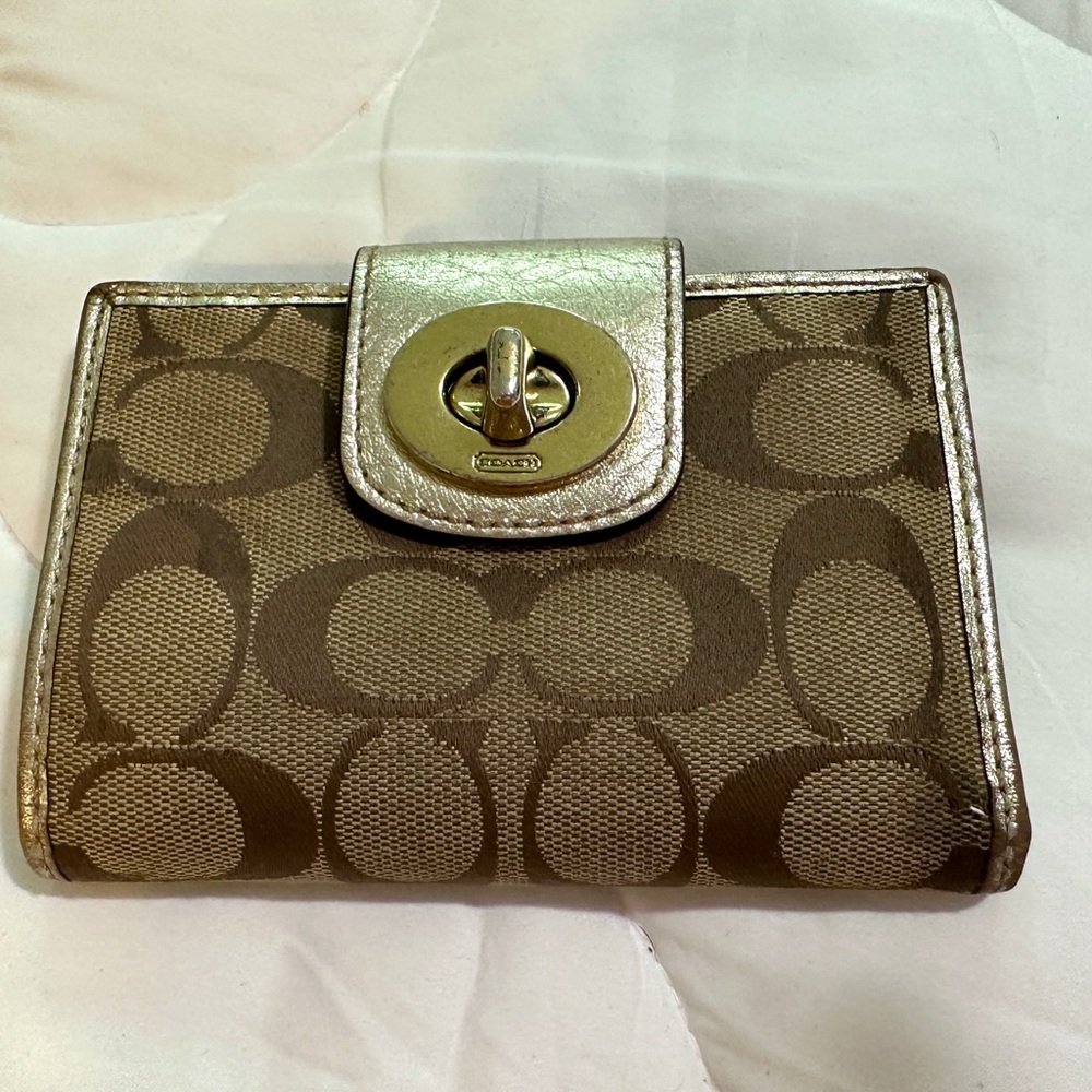 GUC Coach Signature Turnlock Wallet with Metallic Gold Trim